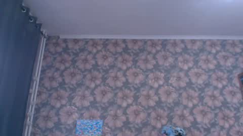 Snapshot of aalicebubble chatting on 06-30-26, 01:12 Alice online show from 06-30-26, 01:12