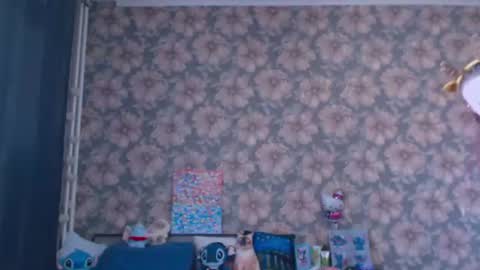 Snapshot of aalicebubble chatting on 07-15-26, 12:32 Alice online show from 07-15-26, 12:32