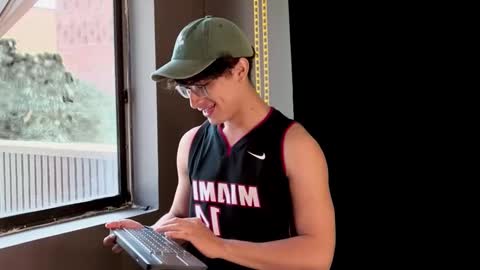 Aaron Ezequiel online show from 05-30-26, 01:08
