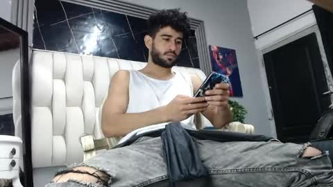 Snapshot of aaron_jones_1 chatting on 04-19-26, 08:11 aaron_jones_1 online show from 04-19-26, 08:11