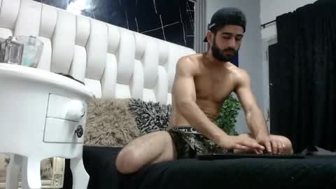 Snapshot of aaron_jones_1 chatting on 04-27-26, 07:34 aaron_jones_1 online show from 04-27-26, 07:34