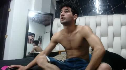 Snapshot of aaron_jones_1 chatting on 05-01-26, 05:45 aaron_jones_1 online show from 05-01-26, 05:45