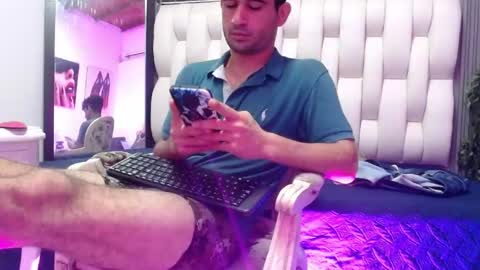 Snapshot of aaron_jones_1 chatting on 05-01-26, 07:51 aaron_jones_1 online show from 05-01-26, 07:51