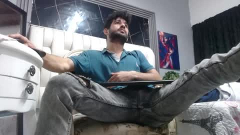 Snapshot of aaron_jones_1 chatting on 05-14-26, 03:35 aaron_jones_1 online show from 05-14-26, 03:35