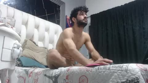 Snapshot of aaron_jones_1 chatting on 05-19-26, 04:30 aaron_jones_1 online show from 05-19-26, 04:30