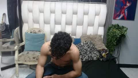Snapshot of aaron_jones_1 chatting on 05-25-26, 03:45 aaron_jones_1 online show from 05-25-26, 03:45