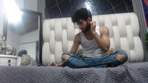 Snapshot of aaron_jones_1 chatting on 05-30-26, 09:17 aaron_jones_1 online show from 05-30-26, 09:17