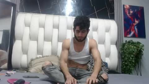 Snapshot of aaron_jones_1 chatting on 05-31-26, 05:59 aaron_jones_1 online show from 05-31-26, 05:59