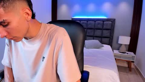 Aaron online show from 03-04-26, 09:21