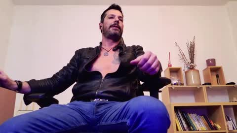 Aaron online show from 04-11-26, 07:51