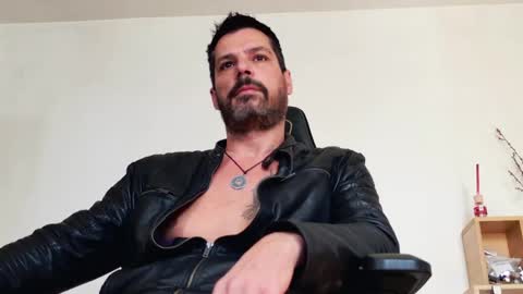 Aaron online show from 04-12-26, 07:57