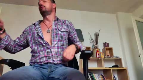 Aaron online show from 05-20-26, 06:52