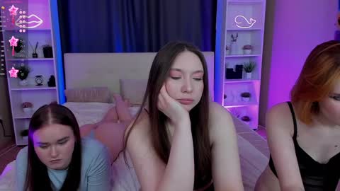 Snapshot of aataraxx chatting on 12-23-24, 11:39 Fiona and Harry online show from 12-23-24, 11:39