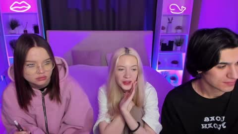 Snapshot of aataraxx chatting on 01-25-25, 02:25 Fiona and Harry online show from 01-25-25, 02:25