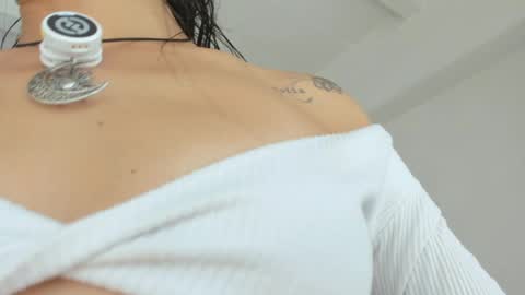 Laura  online show from 05-20-26, 03:07