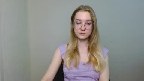 Abby Lovense is active online show from 02-19-26, 12:56