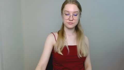 Abby Lovense is active online show from 03-21-26, 11:26