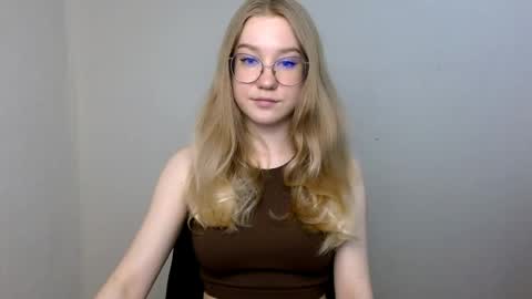 Abby Lovense is active online show from 04-11-26, 03:16