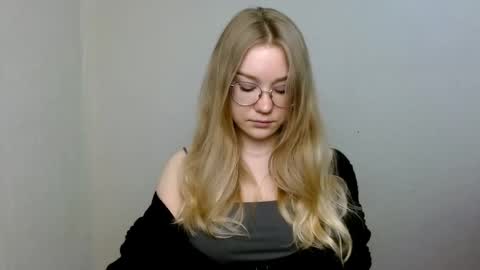 Abby Lovense is active online show from 05-01-26, 12:21
