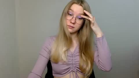 Abby Lovense is active online show from 06-18-26, 09:09