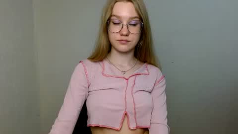 Abby Lovense is active online show from 06-19-26, 02:43
