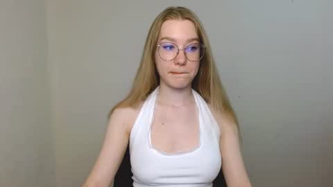 Abby Lovense is active online show from 07-05-26, 09:05