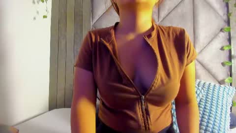 Snapshot of abbywathson chatting on 06-25-26, 11:48 A B B Y online show from 06-25-26, 11:48