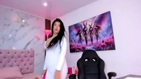 Snapshot of abrilquintana chatting on 06-20-26, 11:35 Abril online show from 06-20-26, 11:35