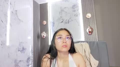 Snapshot of adaira31 chatting on 07-18-26, 01:48 Adaira online show from 07-18-26, 01:48