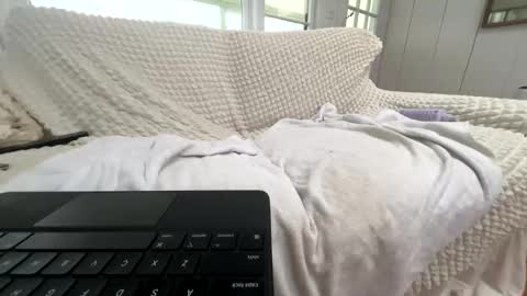 Snapshot of adameast000 chatting on 01-18-26, 02:43 Adam online show from 01-18-26, 02:43