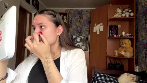 Snapshot of adeleapel chatting on 04-16-26, 12:17 Poly online show from 04-16-26, 12:17