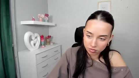 Adele online show from 03-25-26, 06:30