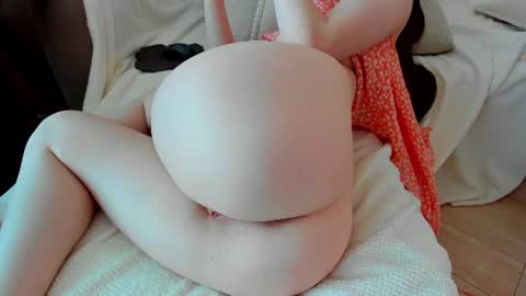 Snapshot of adelinemur chatting on 06-22-26, 04:20 Amy online show from 06-22-26, 04:20