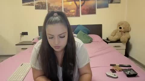 Adellineee online show from 04-16-26, 09:15