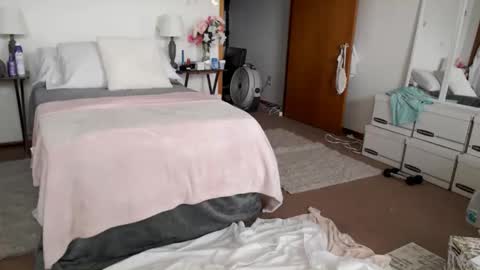 Snapshot of adorable22 chatting on 03-11-26, 04:24 adorable22 online show from 03-11-26, 04:24