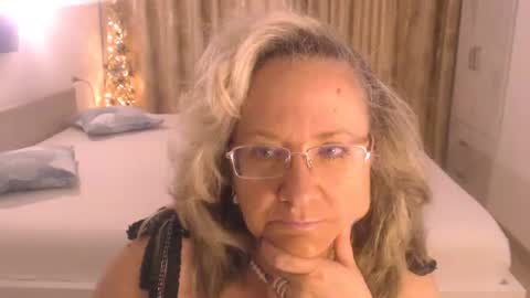 Snapshot of adrena_ chatting on 06-12-26, 11:31 Cryna online show from 06-12-26, 11:31