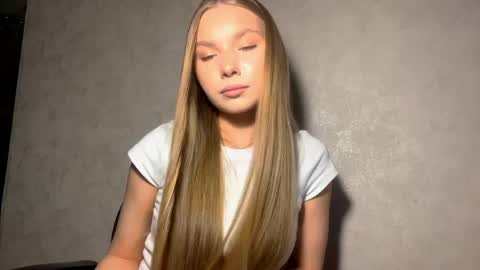 Caroline online show from 04-15-26, 03:41
