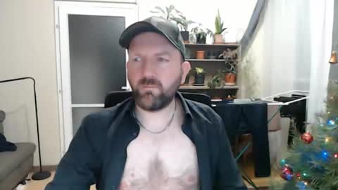 Snapshot of adultwebcamdatabase chatting on 12-21-25, 10:28 Felix84 online show from 12-21-25, 10:28