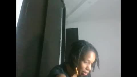 Snapshot of africadeluxe chatting on 02-25-25, 10:37 Africa online show from 02-25-25, 10:37