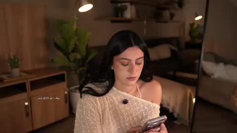 Snapshot of afrodita__25 chatting on 07-15-26, 05:18 Emma online show from 07-15-26, 05:18