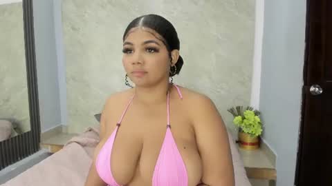 Snapshot of afrodita_roos_ chatting on 06-14-26, 01:02 Afrodita Ross online show from 06-14-26, 01:02