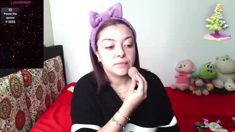 Snapshot of agata_a chatting on 12-11-24, 01:28 Hanna online show from 12-11-24, 01:28