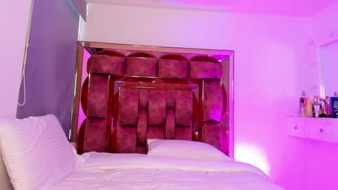 Snapshot of agatha_morrison1 chatting on 01-21-25, 05:41 Agatha online show from 01-21-25, 05:41