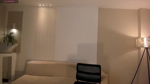 Agatha online show from 01-18-26, 11:41