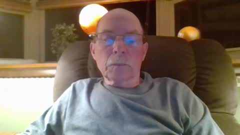 aguynrkfrd online show from 05-07-26, 09:25