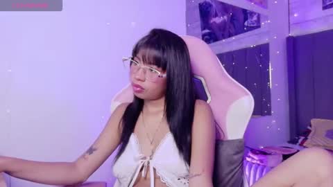 Snapshot of aida_princess chatting on 06-04-26, 11:22 Aida online show from 06-04-26, 11:22