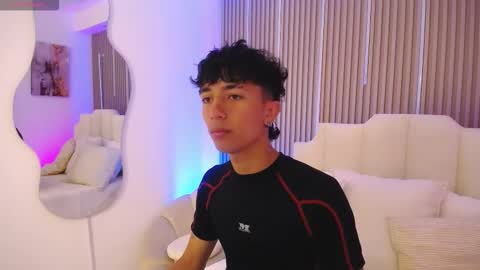 Aiden online show from 03-25-26, 01:06