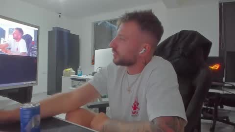 Aiden online show from 09-28-25, 03:06