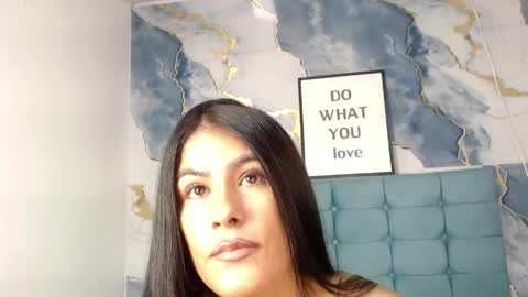 Snapshot of aiilynn_1 chatting on 04-21-26, 02:51 Ailyn online show from 04-21-26, 02:51