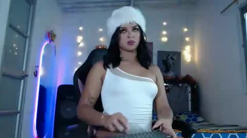 Snapshot of aisha299 chatting on 12-19-25, 02:51 aisha299 online show from 12-19-25, 02:51